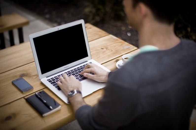 La lingua e la forma giuste per il tuo Curriculum Vitae La lingua e la forma giuste per il tuo Curriculum Vitae