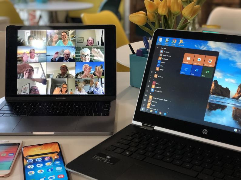 Consigli per assicurare il successo di una riunione online con l'intervento di un interprete Consigli per assicurare il successo di una riunione online con l'intervento di un interprete